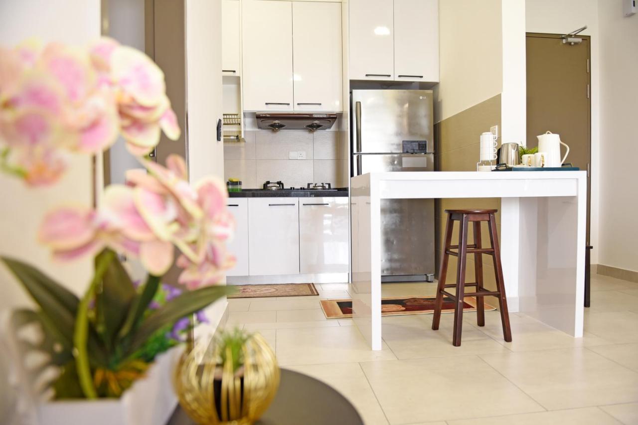 Mines Astetica Lake View Condo Seri Kembangan V1 المظهر الخارجي الصورة