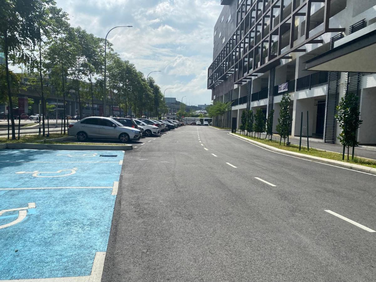 Mines Astetica Lake View Condo Seri Kembangan V1 المظهر الخارجي الصورة
